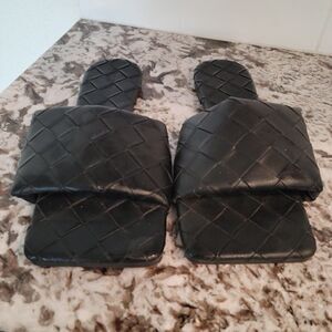 Wild Diva Flip Flops size 6